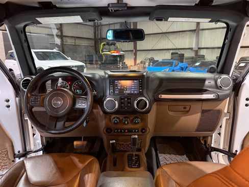 Used 2014 Jeep Wrangler Unlimited Sahara w/ Connectivity Group AWD/4WD image 24