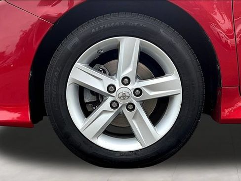 Used 2014 Toyota Camry SE w/ Moonroof Package FWD image 29