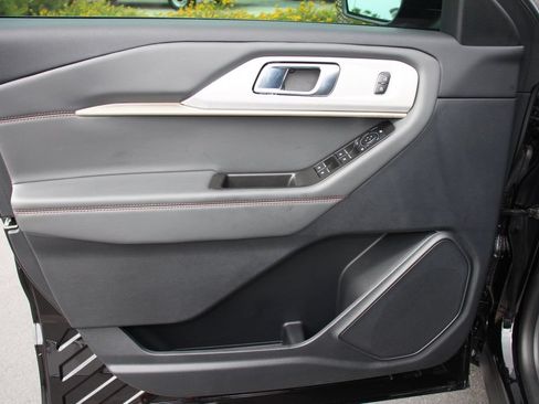 Certified 2025 Ford Explorer Active AWD/4WD image 22