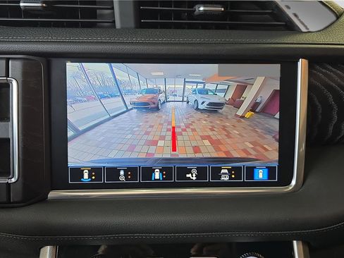 Used 2021 GMC Yukon Denali w/ Denali Ultimate Package image 22