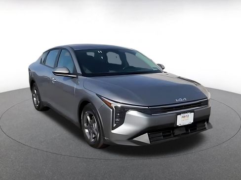 Used 2025 Kia K4 LXS image 2