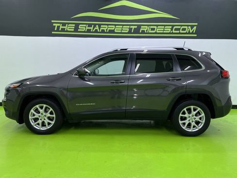 Used 2018 Jeep Cherokee Latitude Plus w/ Cold Weather Group FWD image 6