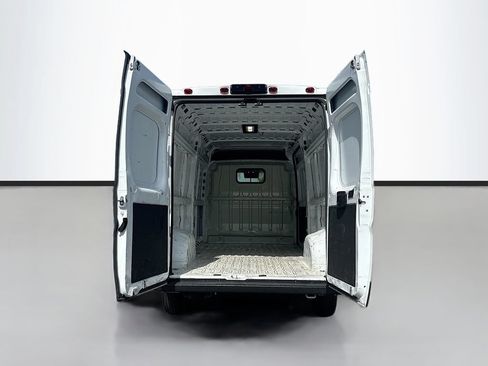 Used 2025 RAM ProMaster 2500 w/ Convenience Group FWD image 9