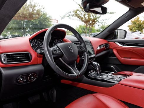 Certified 2022 Maserati Levante GT AWD/4WD image 29