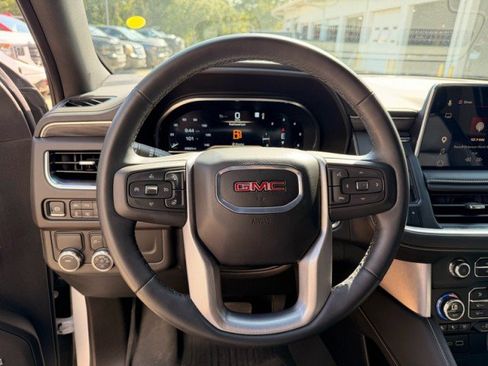 Used 2024 GMC Yukon SLT w/ SLT Luxury Package RWD image 11