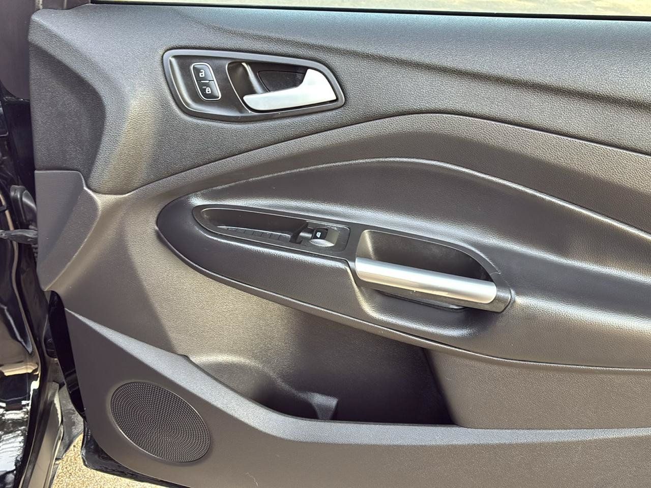 Used 2018 Ford Escape SE w/ SE Sync 3 Package FWD image 44