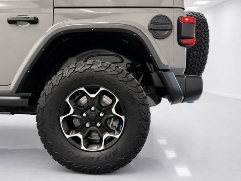Used 2023 Jeep Wrangler Unlimited Rubicon 4xe w/ Cold Weather Group AWD/4WD image 12