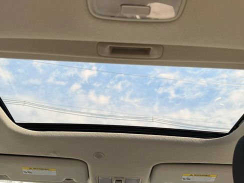Used 2025 Hyundai Venue SEL FWD image 14