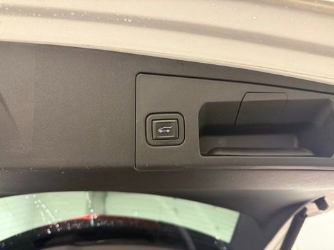 Used 2022 Cadillac XT5 Sportv w/ Technology Package image 8