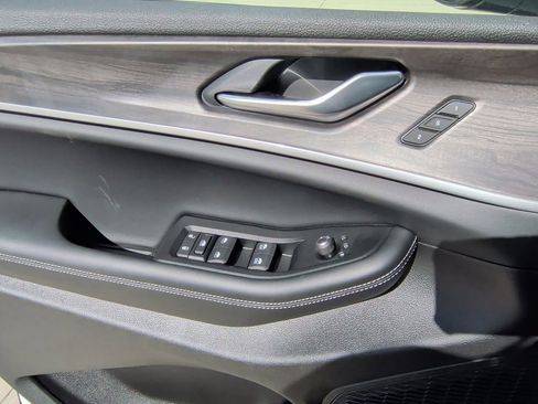 New 2025 Jeep Grand Cherokee L Limited image 12