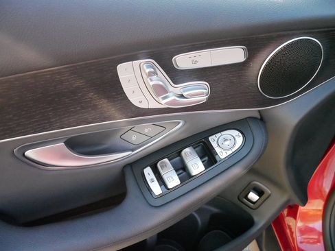 Used 2022 Mercedes-Benz GLC 300 4MATIC image 19