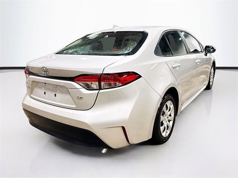Used 2025 Toyota Corolla LE image 7