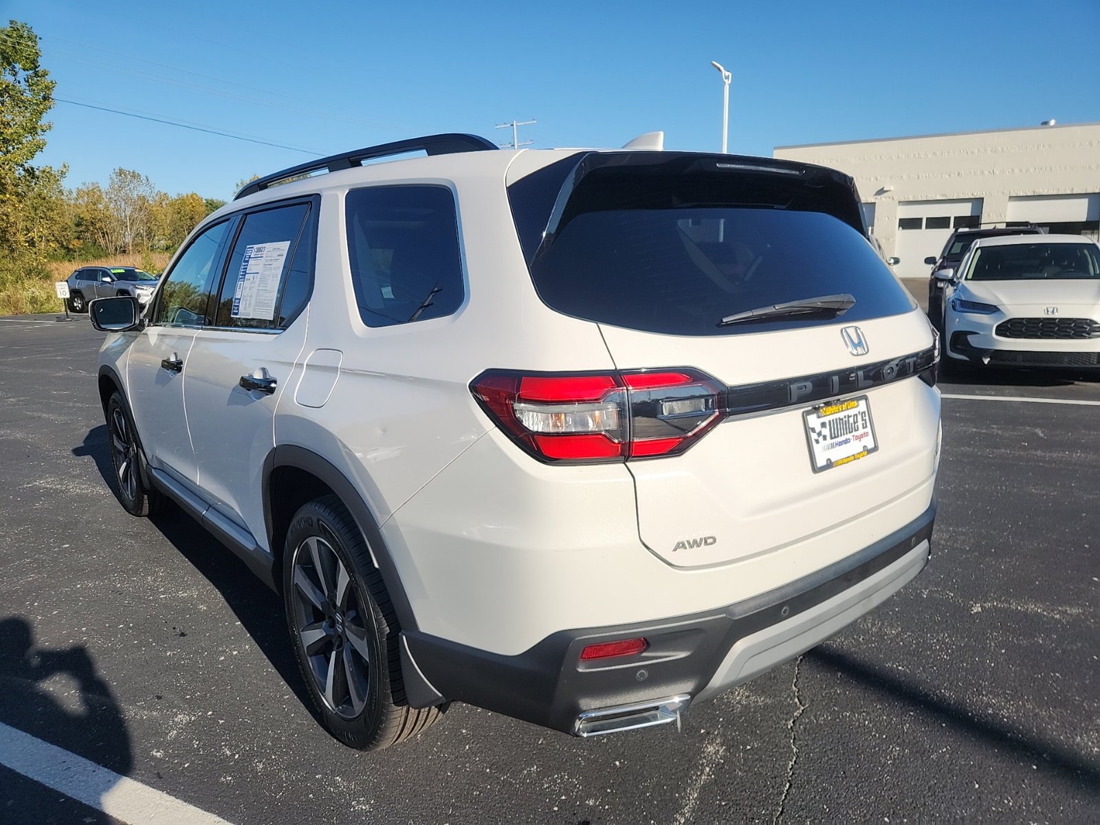 Used 2024 Honda Pilot Touring image 4
