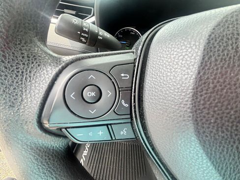 Used 2020 Toyota RAV4 XLE AWD/4WD image 41