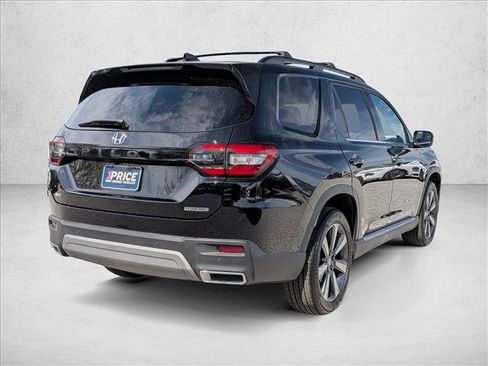 Used 2025 Honda Pilot Touring image 5