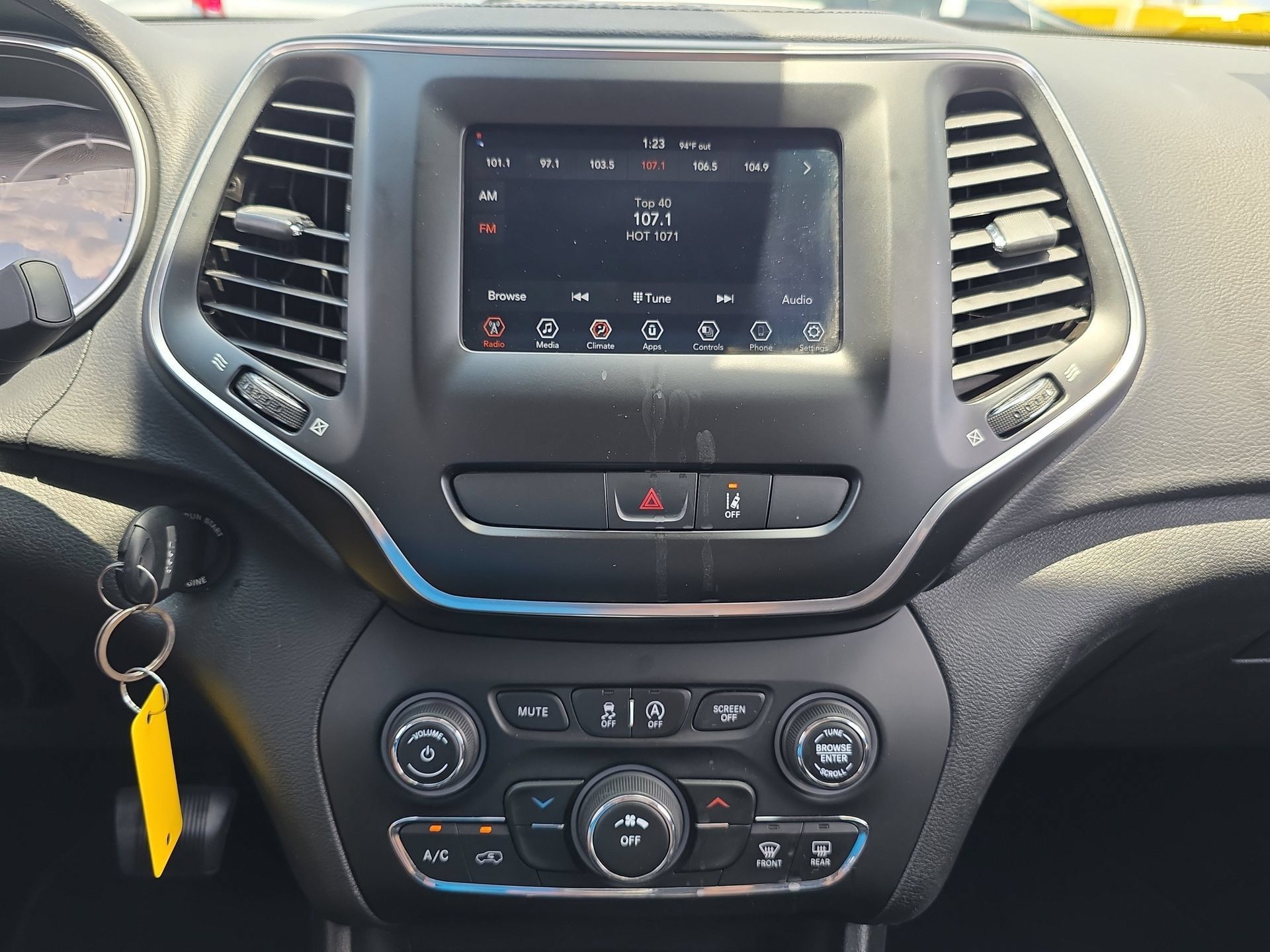 Used 2021 Jeep Cherokee Latitude FWD image 22