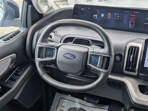 Used 2025 Ford Expedition Active RWD image 21