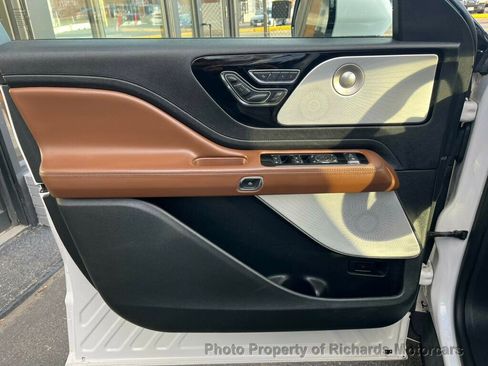 Used 2021 Lincoln Aviator Reserve image 13