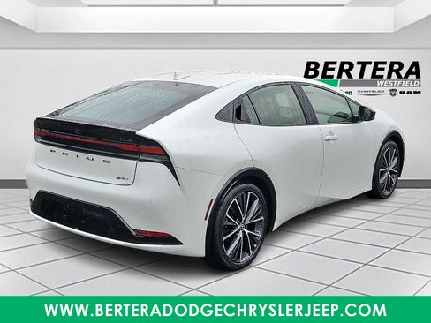 Used 2023 Toyota Prius XLE image 6