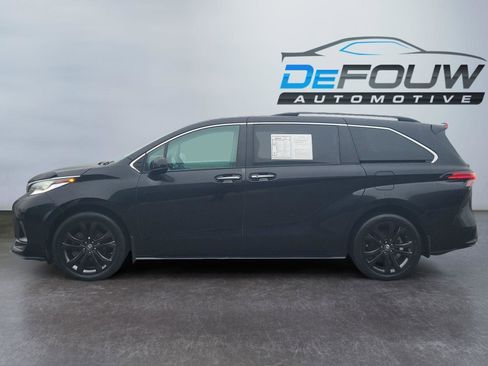 Used 2023 Toyota Sienna XLE image 6