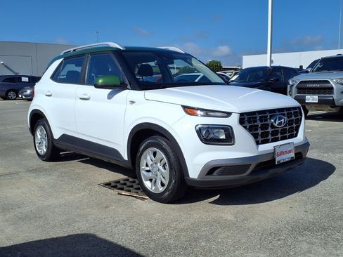 Used 2020 Hyundai Venue SEL FWD image 2