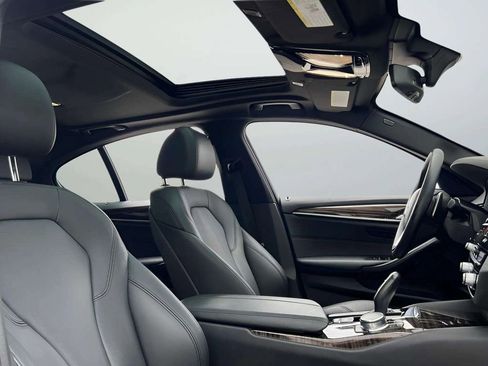 Used 2018 BMW 530e xDrive image 18