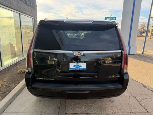 Used 2017 Cadillac Escalade Luxury AWD/4WD image 9