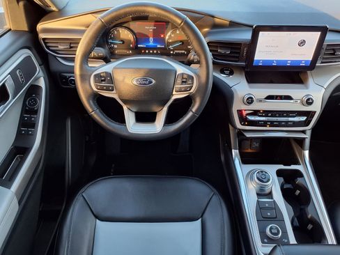 Used 2023 Ford Explorer XLT w/ Equipment Group 202A image 6