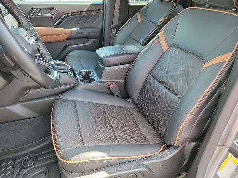 Used 2023 GMC Canyon AT4 w/ AT4 Premium Package AWD/4WD image 13