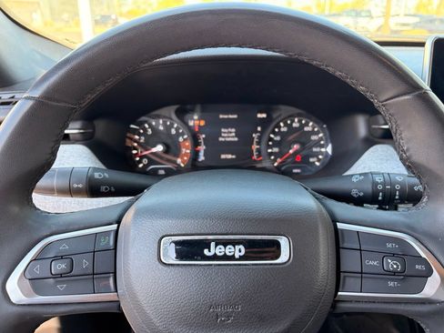 Used 2023 Jeep Compass Latitude AWD/4WD image 30