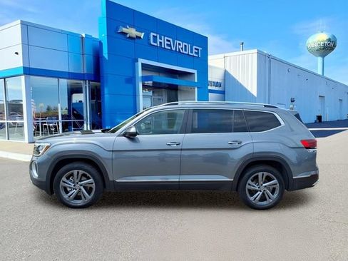 Used 2025 Volkswagen Atlas SEL AWD/4WD image 7