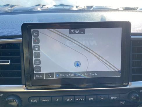 Used 2025 Hyundai Venue Limited FWD image 16