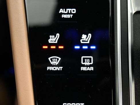 Used 2019 Porsche Cayenne Turbo w/ Premium Plus Package image 21