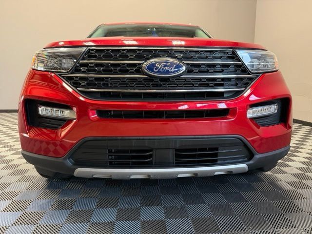 Used 2023 Ford Explorer XLT w/ Equipment Group 202A AWD/4WD image 3