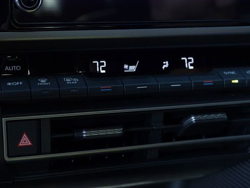 Used 2025 Toyota Camry SE image 8