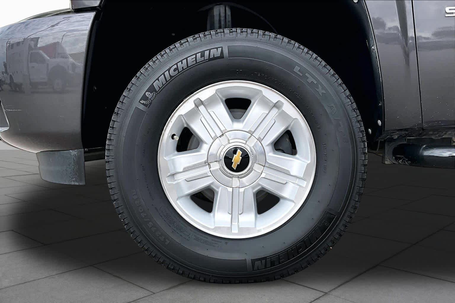Used 2011 Chevrolet Silverado 1500 LT w/ All-Star Edition AWD/4WD image 9