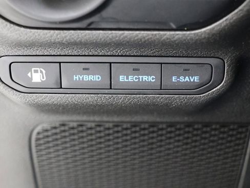 Used 2023 Jeep Wrangler Unlimited w/ Sun & Screen Package image 27