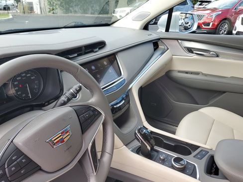 Used 2020 Cadillac XT5 Premium Luxury FWD image 23
