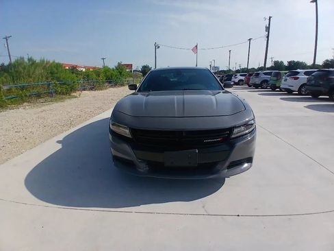 Used 2019 Dodge Charger SXT w/ Blacktop Package RWD image 2