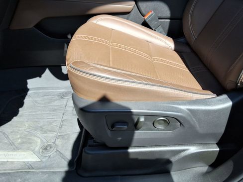 Certified 2025 Chevrolet Tahoe High Country AWD/4WD image 26