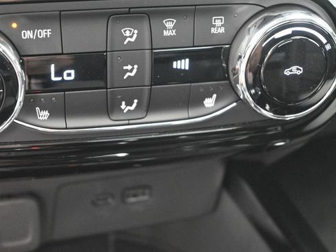 New 2026 Chevrolet Trax LT w/ Sunroof Package FWD image 24