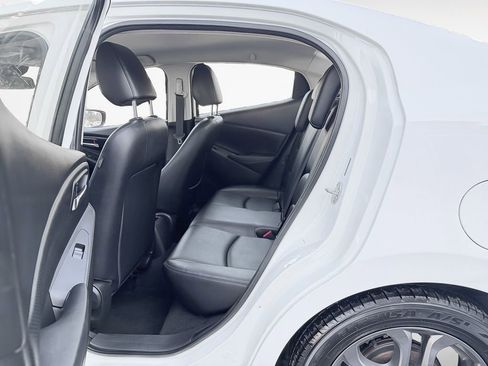 Used 2019 Toyota Yaris XLE image 13