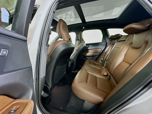 Used 2022 Volvo XC60 B5 Momentum w/ Advanced Package image 17