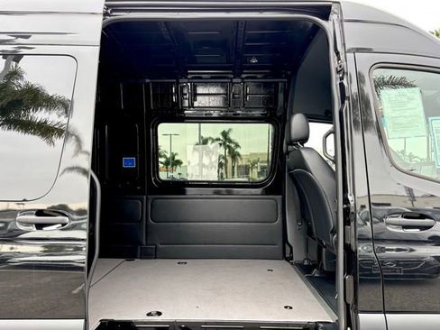 Used 2024 Mercedes-Benz Sprinter 3500 image 28