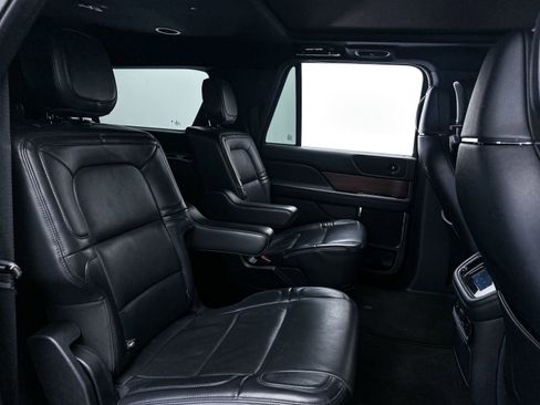 Used 2022 Lincoln Navigator L Reserve AWD/4WD image 36