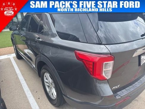 Used 2020 Ford Explorer XLT w/ Comfort Package image 4