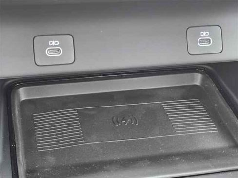 Used 2025 Land Rover Discovery Sport S image 10