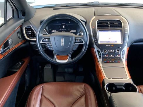 Used 2020 Lincoln Nautilus Reserve w/ Equipment Group 201A image 5