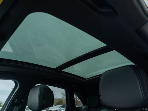 Certified 2025 Porsche Macan image 30