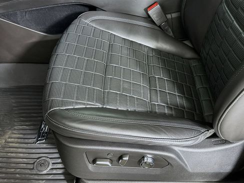 Used 2021 Cadillac Escalade Premium Luxury Platinum image 19